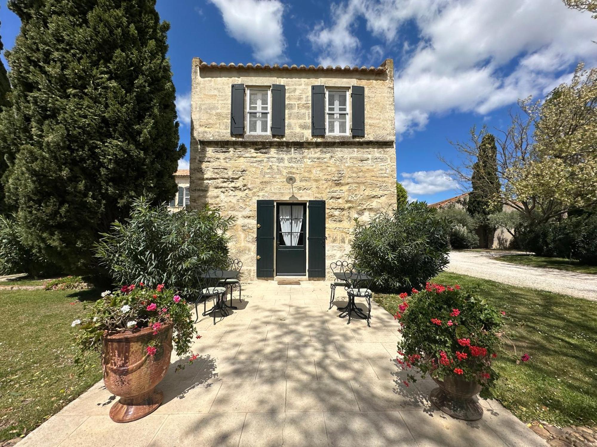 Le Mas De Peint - Hotel Et Restaurant Arles Luaran gambar