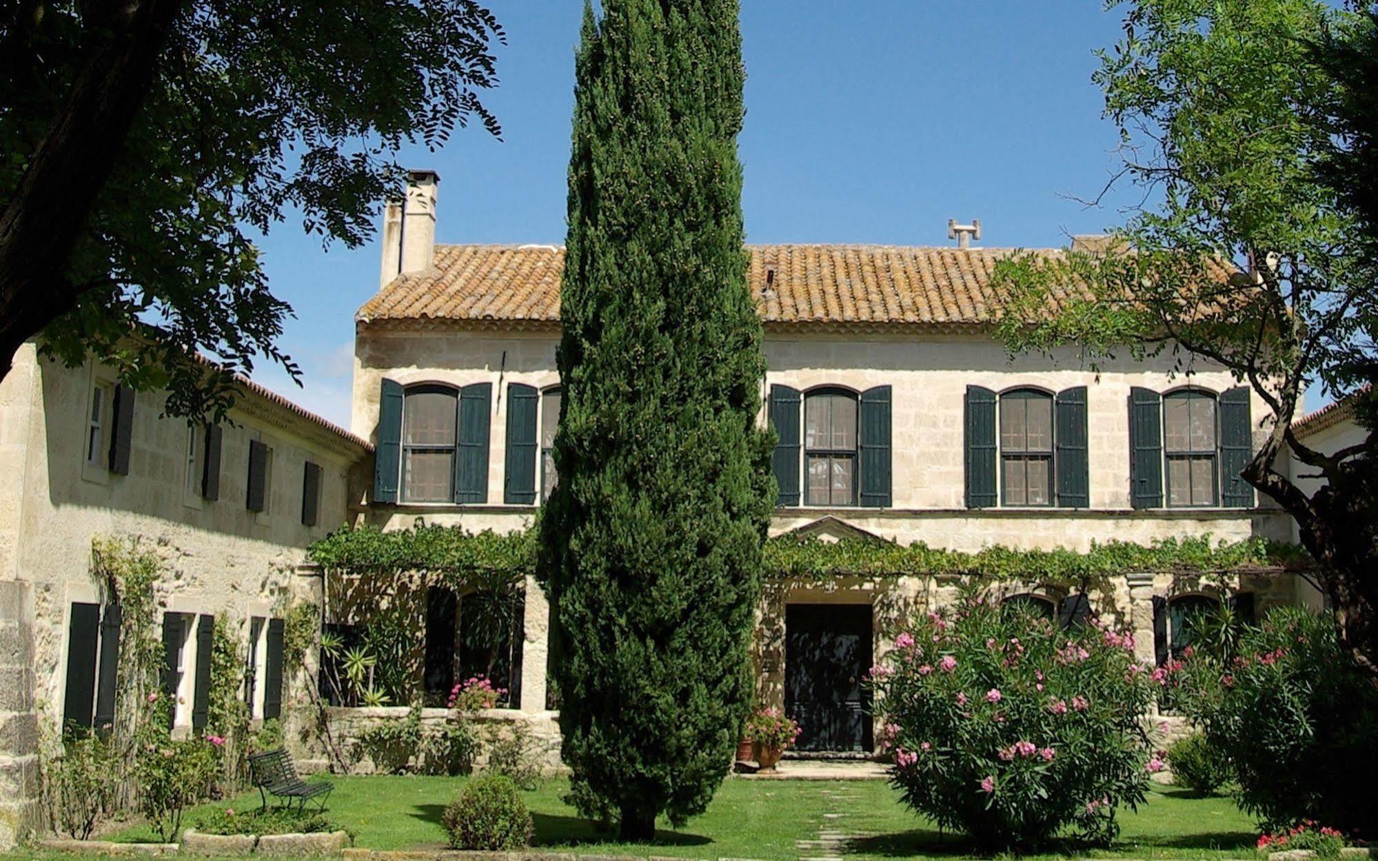 Le Mas De Peint - Hotel Et Restaurant Arles Luaran gambar